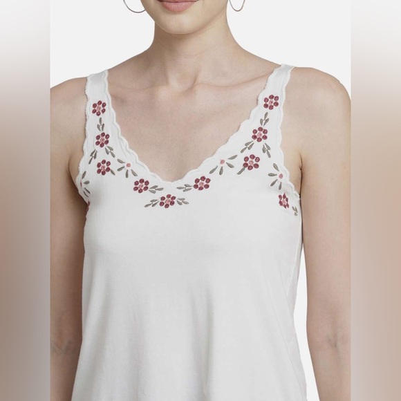 American Eagle Soft & Sexy White Tank Top with Floral Embroidery - Picture 1 of 5